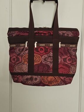 Like New Lesportsac Nylon Travel Zip Tote
